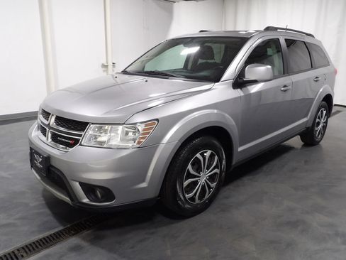 Used 2019 Dodge Journey SE w/ Connectivity Group image 3