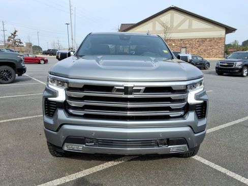 Used 2023 Chevrolet Silverado 1500 High Country w/ Technology Package AWD/4WD image 2