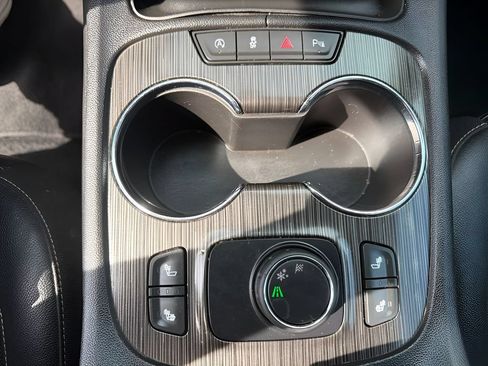 Used 2020 GMC Acadia SLT FWD image 24