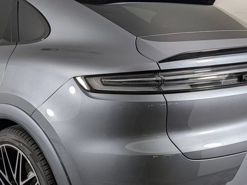 New 2026 Porsche Cayenne GTS AWD/4WD image 16