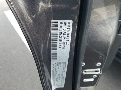 Used 2020 Jeep Cherokee Latitude Plus image 29