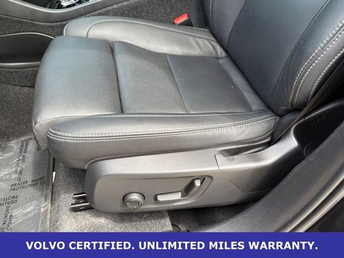 Certified 2025 Volvo XC40 B5 Plus AWD/4WD image 27