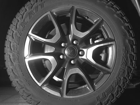 Used 2025 Jeep Compass Trailhawk AWD/4WD image 13