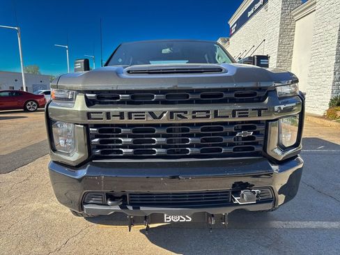 Used 2023 Chevrolet Silverado 2500 Custom w/ Custom Convenience Package AWD/4WD image 2