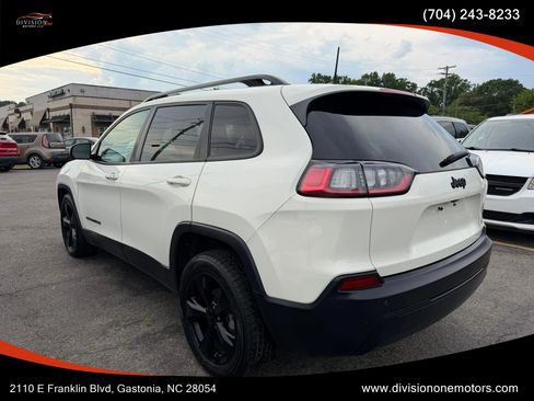 Used 2019 Jeep Cherokee Latitude Plus FWD image 6