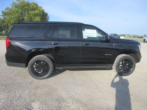New 2026 GMC Yukon AT4 AWD/4WD image 3