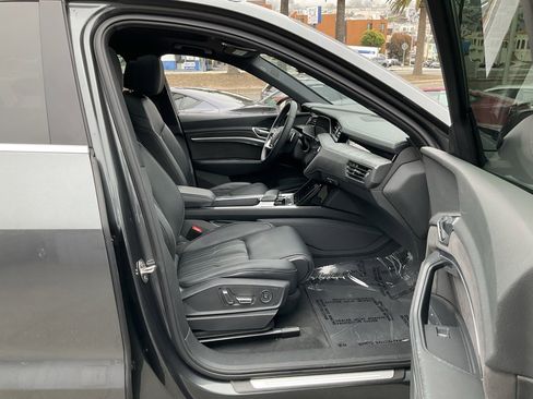 Used 2019 Audi e-tron Prestige w/ Prestige Package image 57