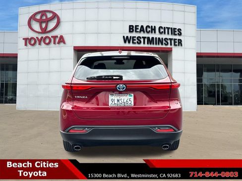Certified 2024 Toyota Venza LE AWD/4WD image 10