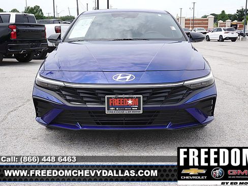 Used 2025 Hyundai Elantra Sport FWD image 2