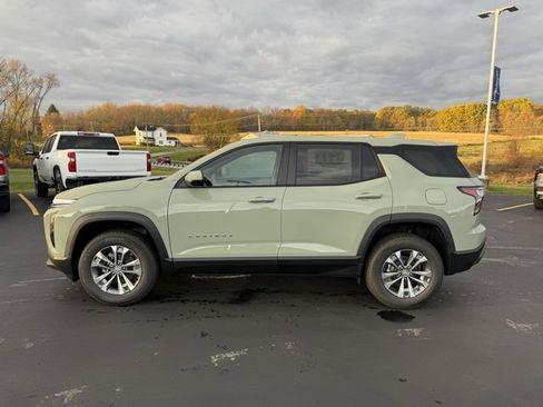 New 2026 Chevrolet Equinox LT w/ Convenience Package II image 2