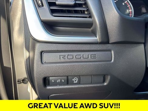 Used 2024 Nissan Rogue S image 32