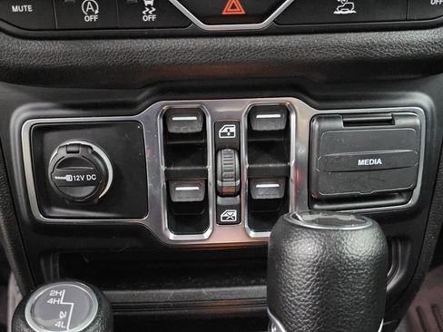 Used 2024 Jeep Wrangler Unlimited Sport AWD/4WD image 15