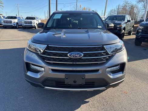 Used 2022 Ford Explorer XLT w/ Equipment Group 202A image 8