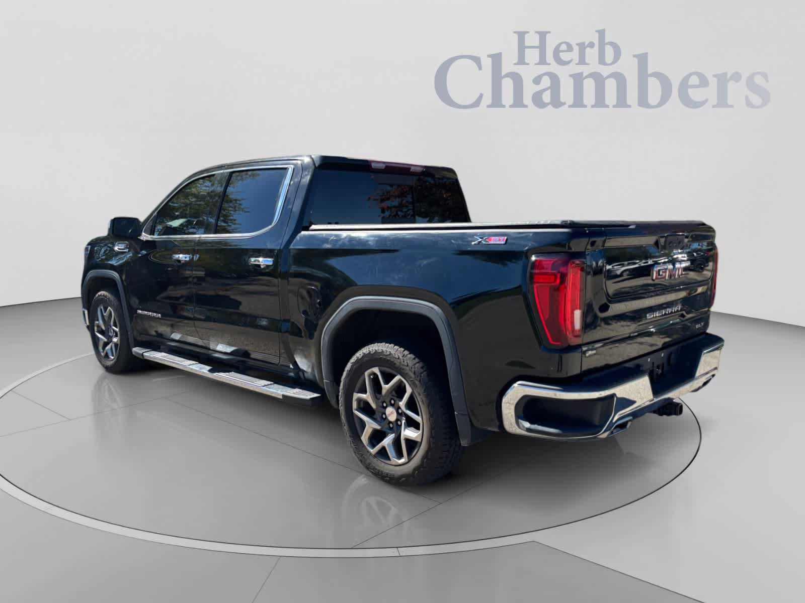 Used 2023 GMC Sierra 1500 SLT w/ SLT Premium Package AWD/4WD image 3
