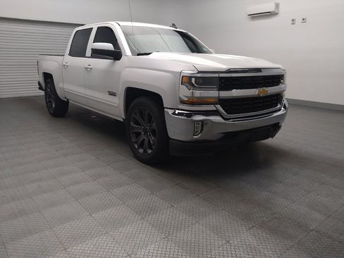 Used 2017 Chevrolet Silverado 1500 LT w/ Texas Edition RWD image 13