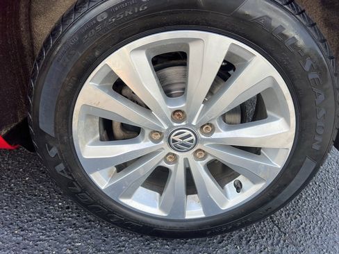 Used 2018 Volkswagen Golf SE image 35