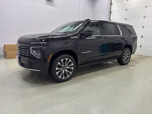 Used 2026 Chevrolet Suburban High Country AWD/4WD image 8