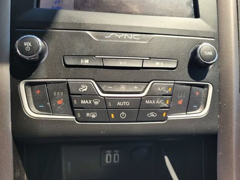 Used 2020 Ford Fusion SEL FWD image 23