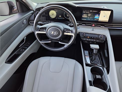 Used 2023 Hyundai Elantra Limited image 18