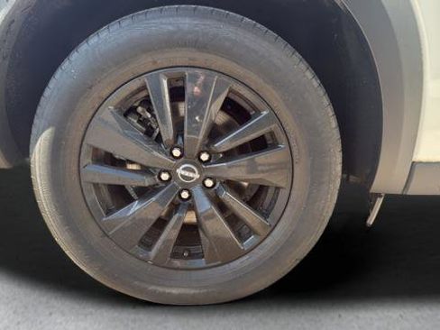 Used 2023 Nissan Pathfinder SL AWD/4WD image 13