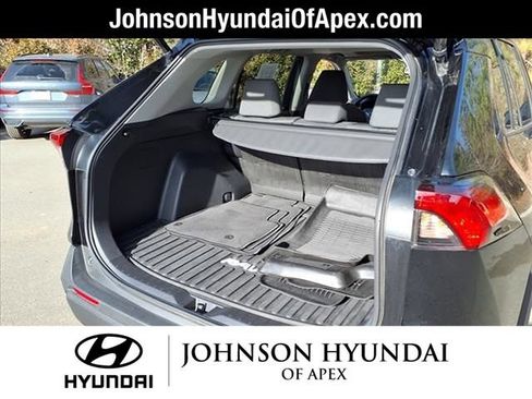 Used 2022 Toyota RAV4 XLE w/ Convenience Package AWD/4WD image 17