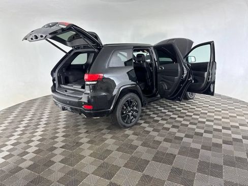Used 2021 Jeep Grand Cherokee Laredo X AWD/4WD image 16