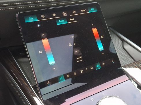 Used 2025 Cadillac Escalade Premium Luxury image 19