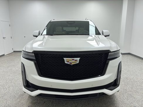 Used 2023 Cadillac Escalade Sport Platinum image 3