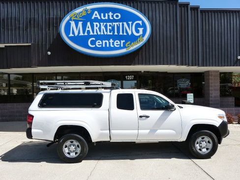 Used 2022 Toyota Tacoma SR image 4