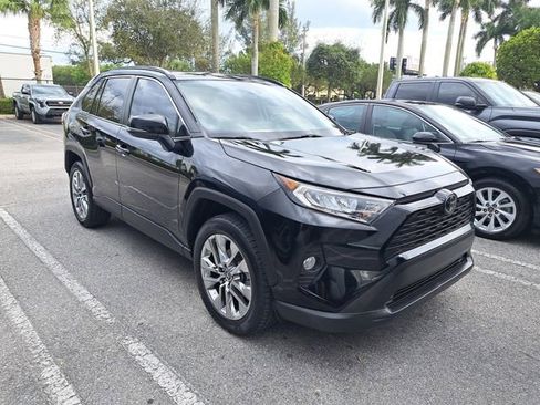 Used 2020 Toyota RAV4 XLE Premium image 2