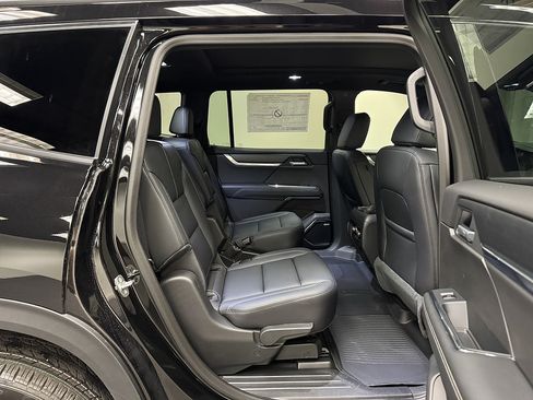 New 2026 GMC Acadia Elevation w/ Elevation Premium Package AWD/4WD image 15