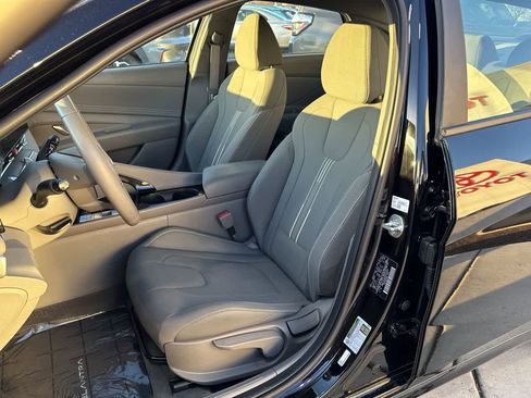 Used 2023 Hyundai Elantra SEL w/ Convenience Package image 11