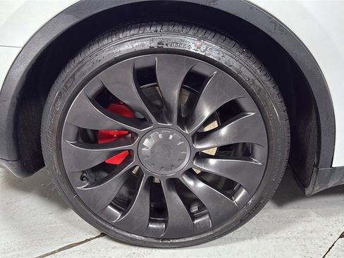 Used 2025 Tesla Model Y Performance image 22