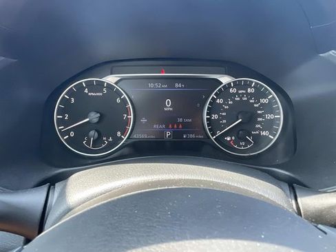 Used 2025 Nissan Altima 2.5 SV FWD image 18