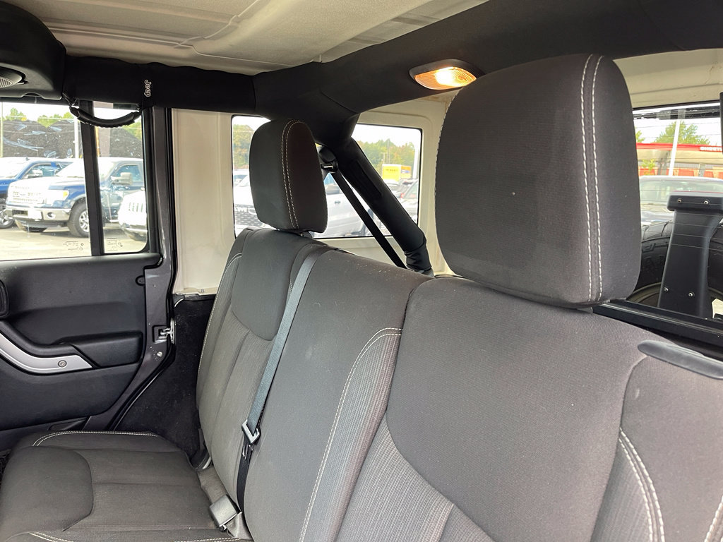 Used 2014 Jeep Wrangler Unlimited Sahara AWD/4WD image 12