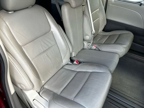 Used 2016 Toyota Sienna XLE Premium image 14