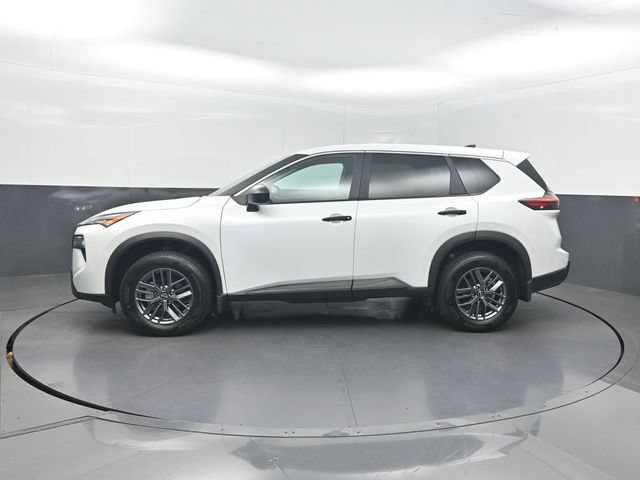 Used 2025 Nissan Rogue S AWD/4WD image 2