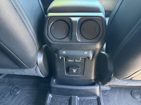 Used 2020 Jeep Wrangler Unlimited Sahara AWD/4WD image 32