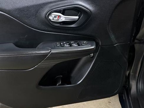 Used 2015 Jeep Cherokee Limited w/ Trailer Tow Group image 9