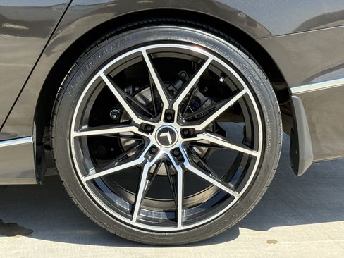 Used 2018 Honda Accord Touring image 16