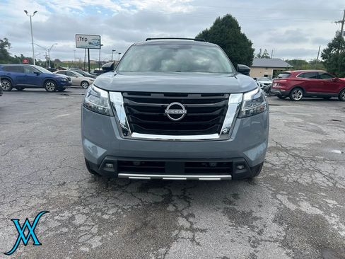 Used 2022 Nissan Pathfinder Platinum w/ Cargo Package FWD image 2