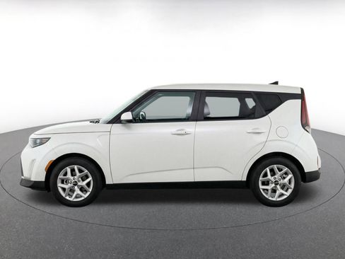 Used 2025 Kia Soul LX w/ LX Technology Package FWD image 4