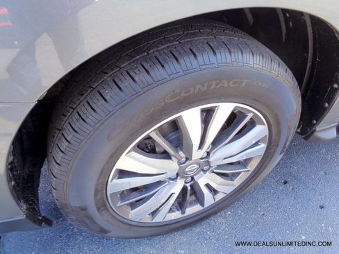 Used 2019 Nissan Pathfinder S image 6