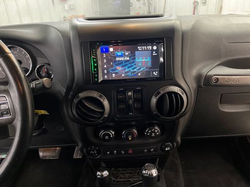 Used 2017 Jeep Wrangler Unlimited Sport AWD/4WD image 26