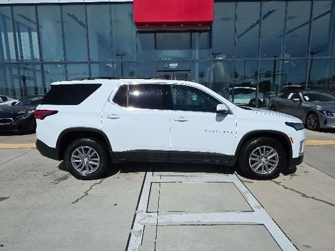 Used 2023 Chevrolet Traverse LT FWD image 3