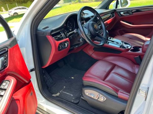 Used 2023 Porsche Macan AWD/4WD image 7