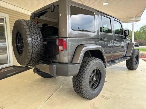 Used 2018 Jeep Wrangler Unlimited Sahara w/ Connectivity Group AWD/4WD image 7