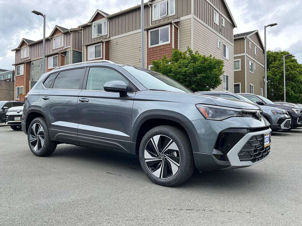 New 2026 Volkswagen Taos SE AWD/4WD image 2
