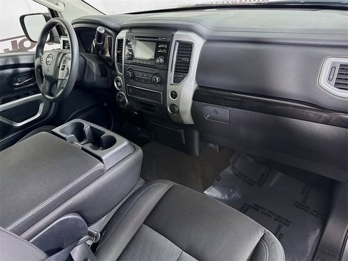 Used 2017 Nissan Titan SV image 30