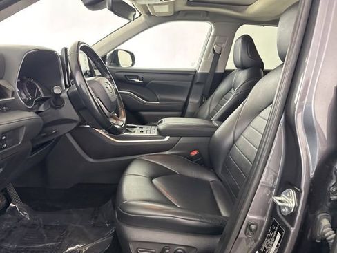Used 2022 Toyota Highlander XLE image 26